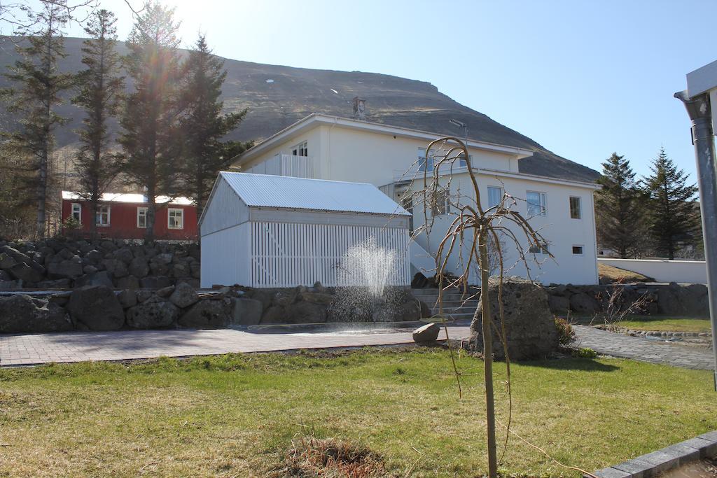 The Guesthouse By The Fjord Thingeyri Buitenkant foto