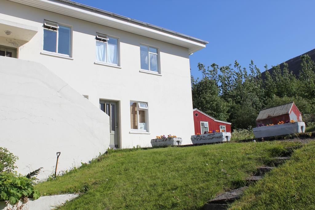 The Guesthouse By The Fjord Thingeyri Buitenkant foto